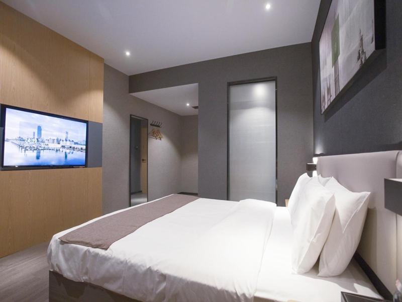 Thank Inn Chain Hotel Hunan Huaihua Hecheng District South High Speed Rail Station Bagian luar foto